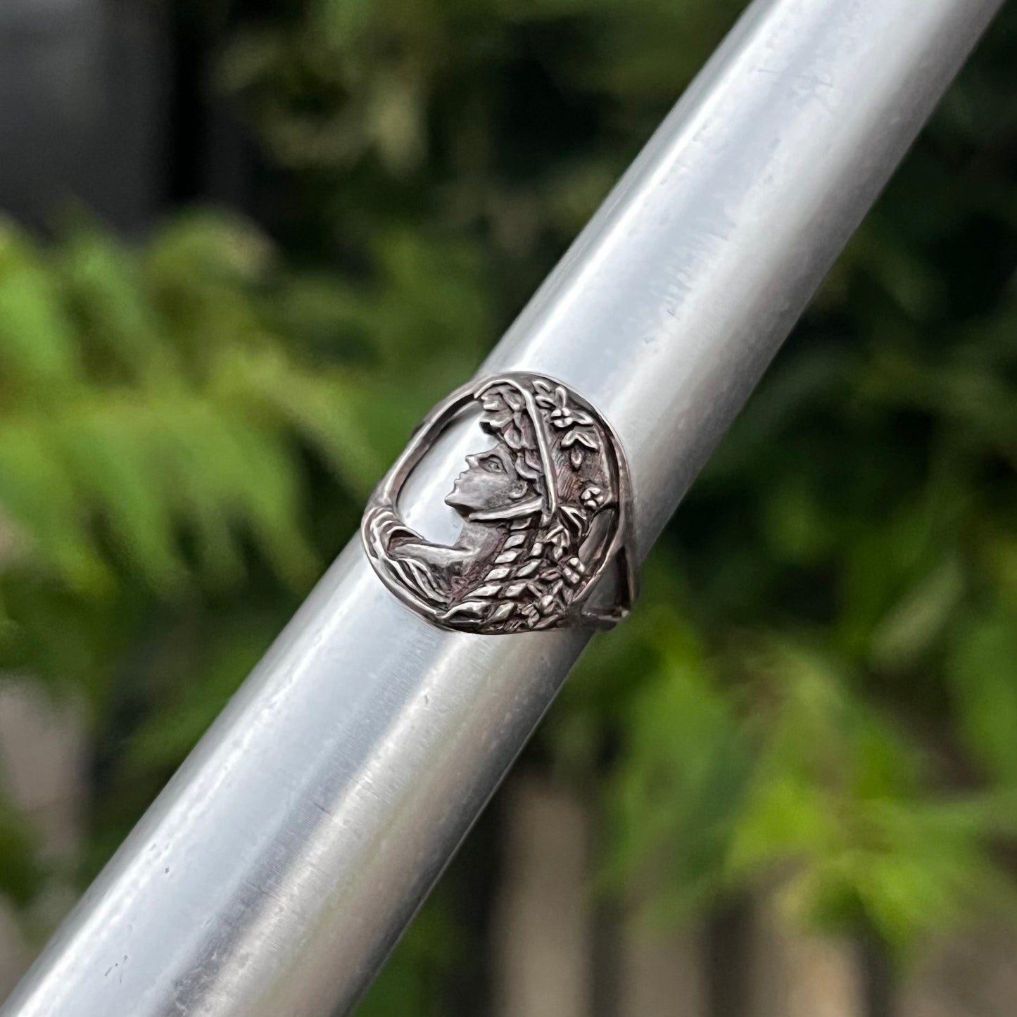 Vintage Sterling art nouveau ring. Size 6.
