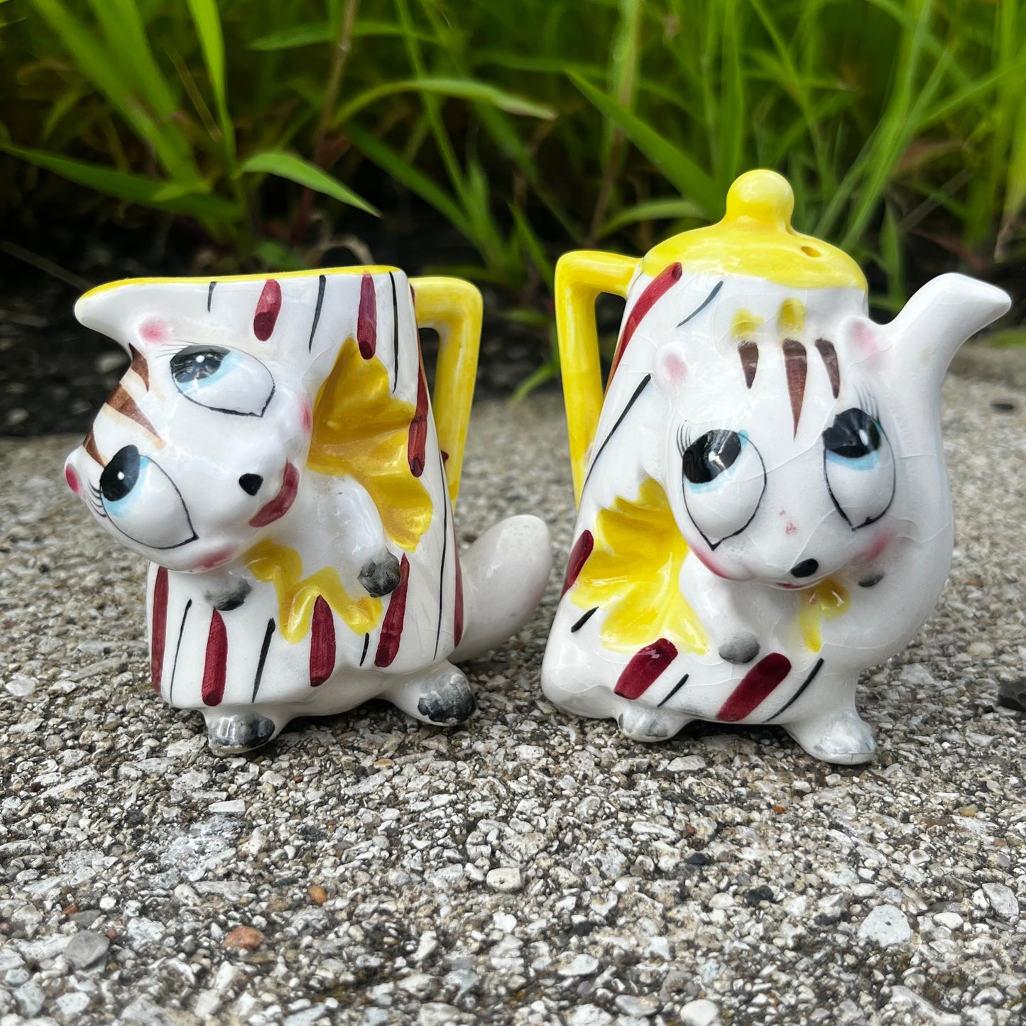 1950s Squirrely salt n’ pepper shakers.