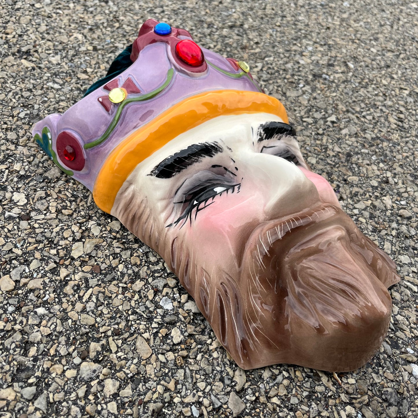 1991 Ceramic Las Vegas king mask.