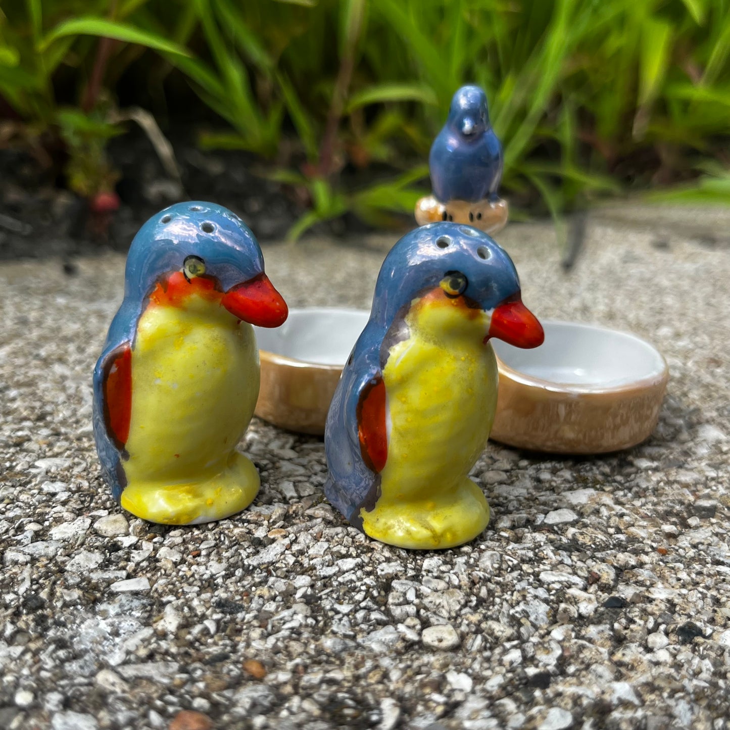 1940 Lusterware bird salt n’ pepper shakers.