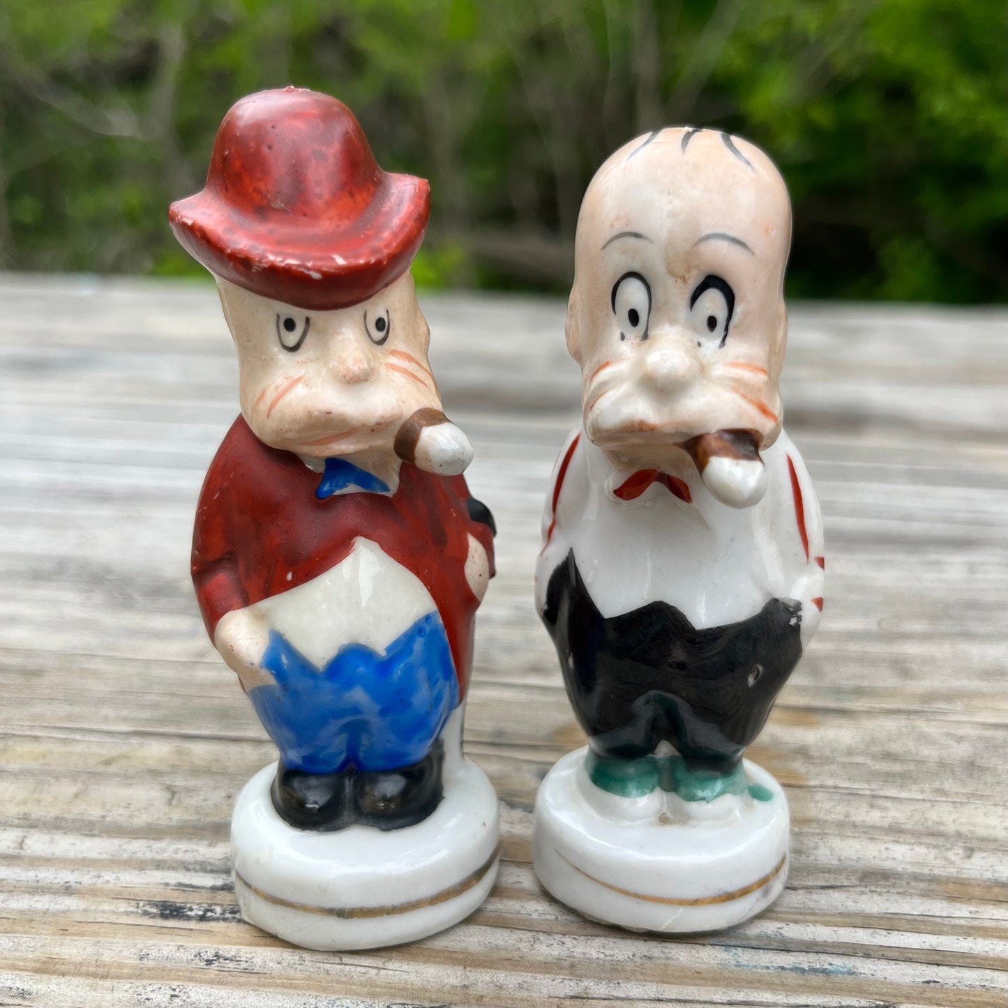 1950s Smoking gentlemen salt n’ pepper shakers.