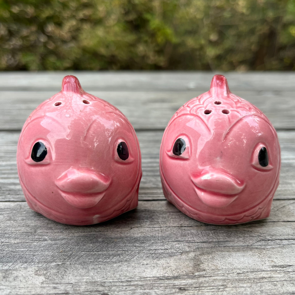 Vintage pink fish salt n’ pepper shakers.