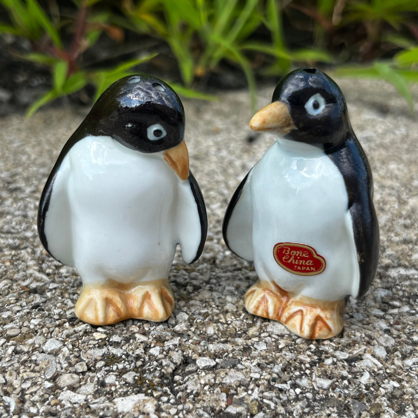 1950s Penguin salt n’ pepper shakers.