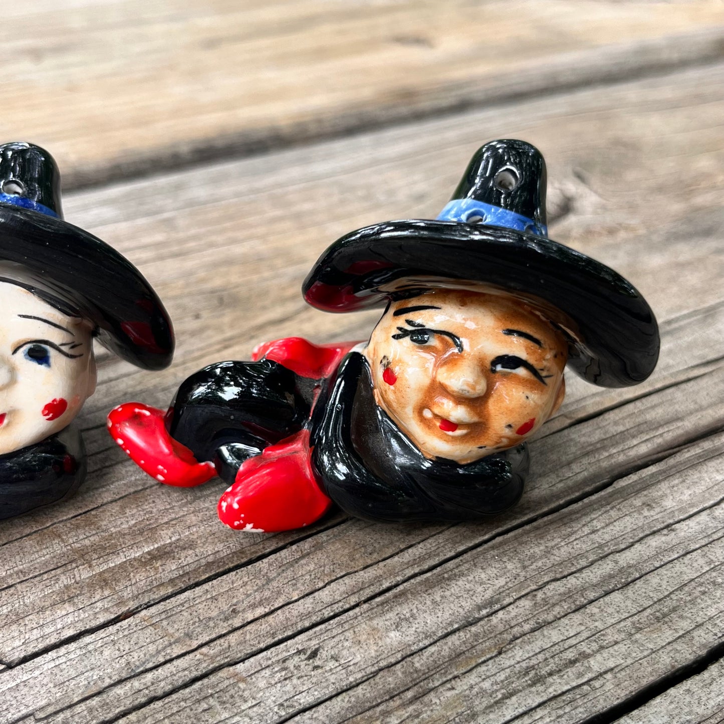 1950s Witchy salt n’ pepper shakers.
