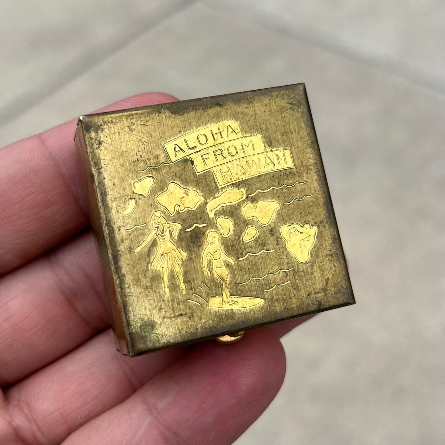 1950s Portable Hawaii ashtray.