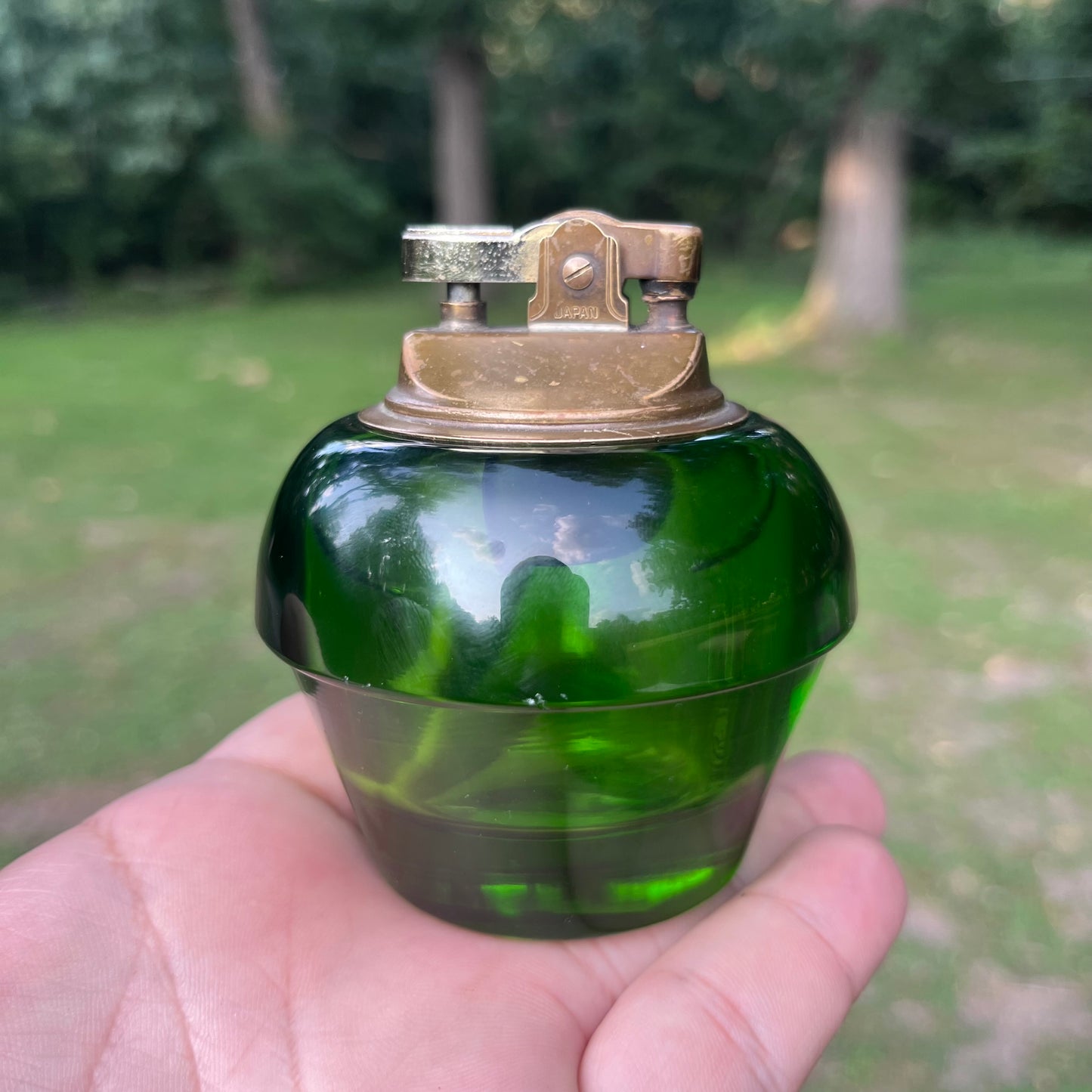 Vintage green L.E. Smith glass tabletop lighter.