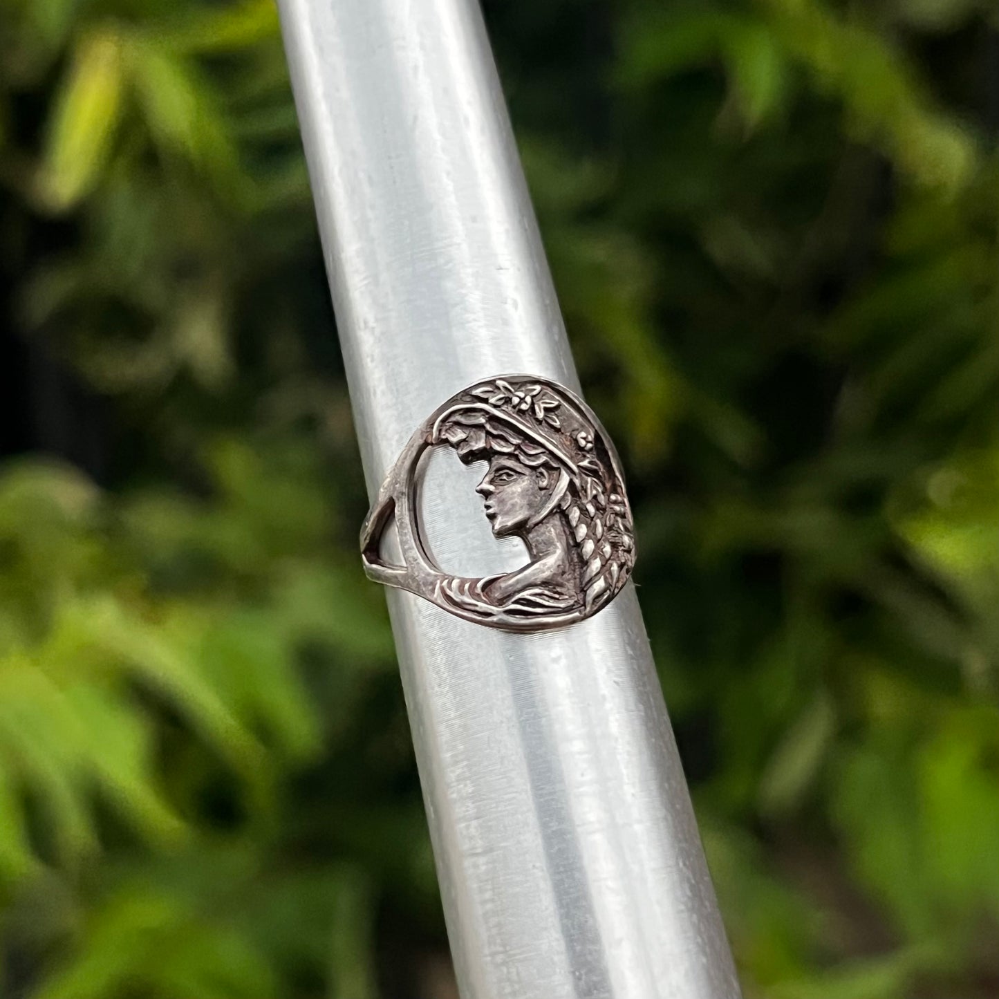 Vintage Sterling art nouveau ring. Size 6.