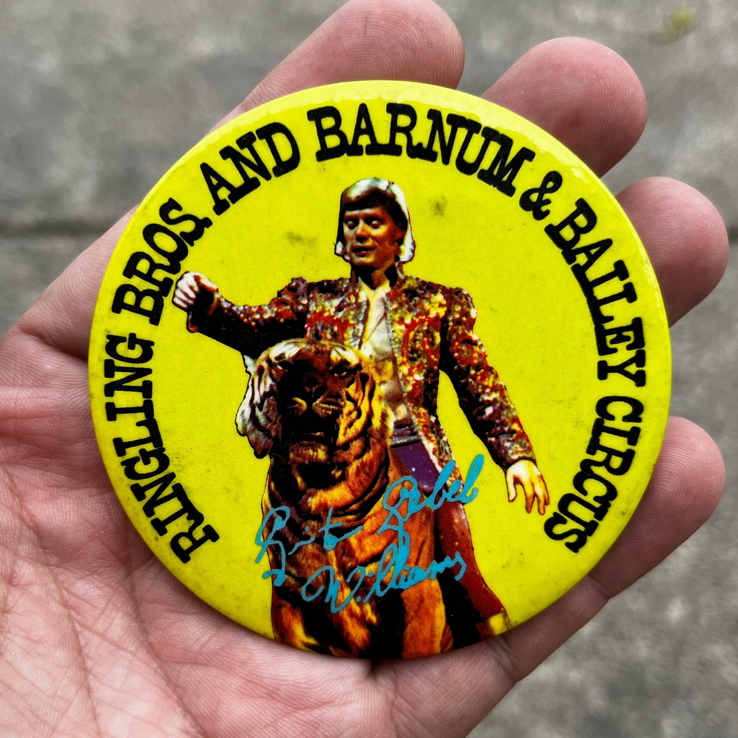 1980s Gunther Gebel Williams pinback.