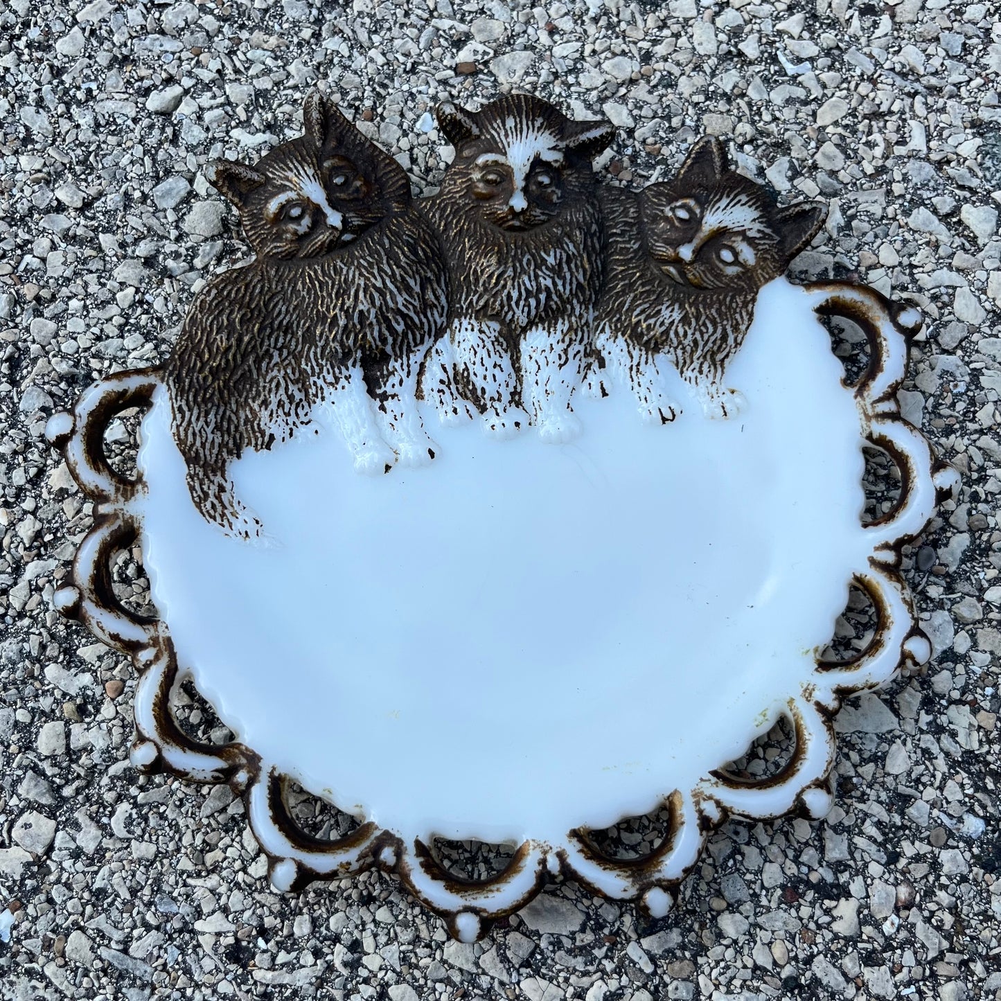Vintage kitty cat milk glass plate.