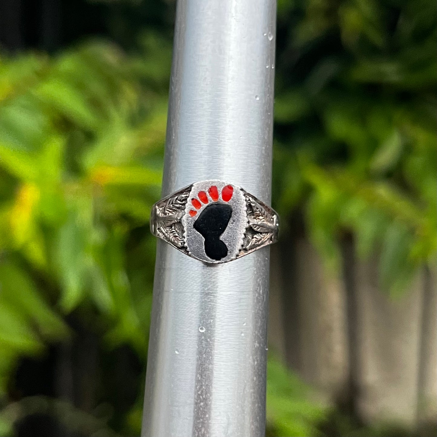 Vintage Sterling silver barefoot signet ring. Size 8.