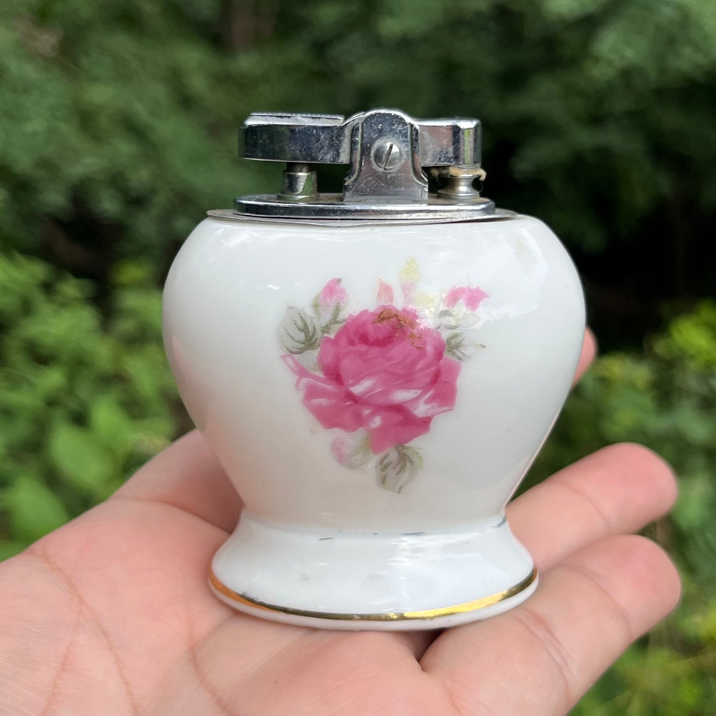 1950s Ceramic rose table top lighter.