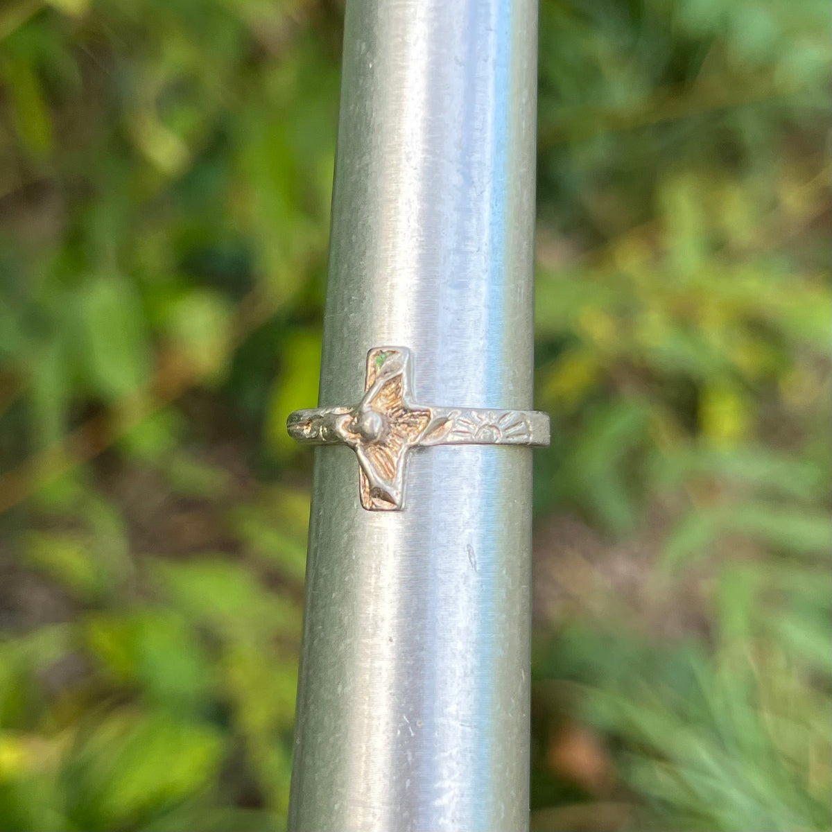 Vintage Sterling Silver crucifix ring. Size 7.