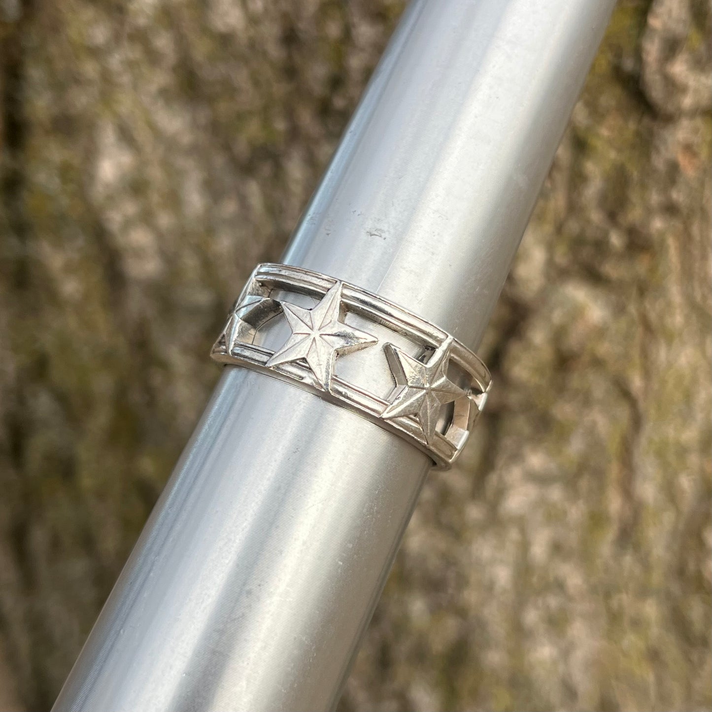Vintage sterling silver star band. Size 13.