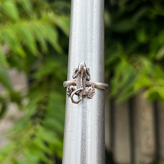 Vintage Sterling silver lizard ring. Size
