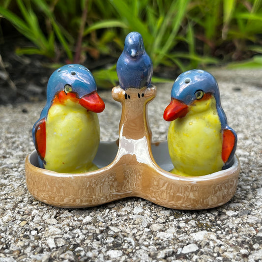 1940 Lusterware bird salt n’ pepper shakers.