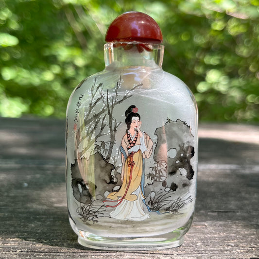 Vintage double-sided Chinese tobacco snuff bottle.
