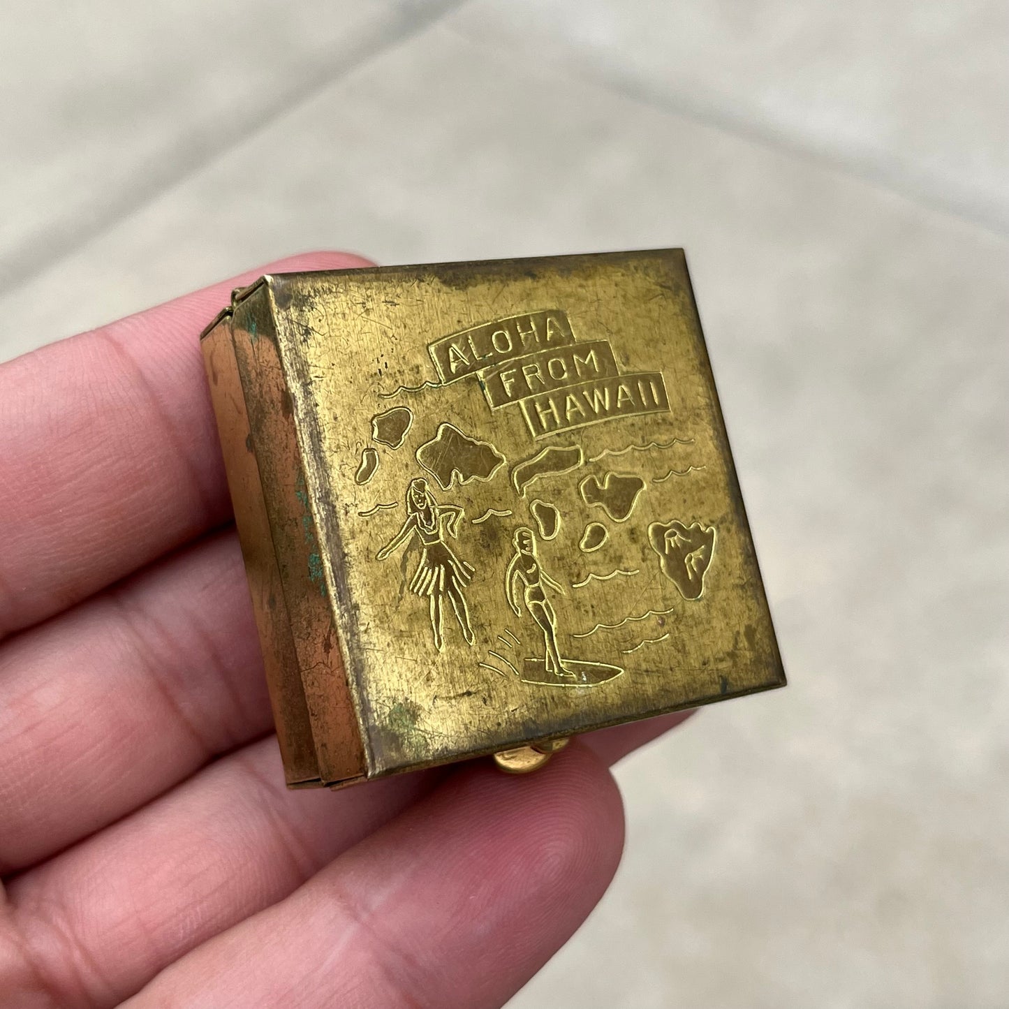 1950s Portable Hawaii ashtray.