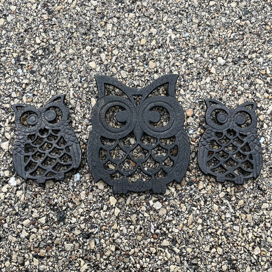 Vintage owl trivet set.