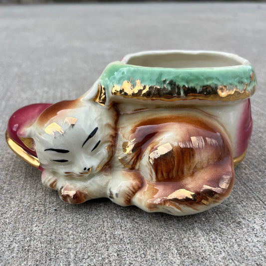 Vintage sleepy kitty cat planter.