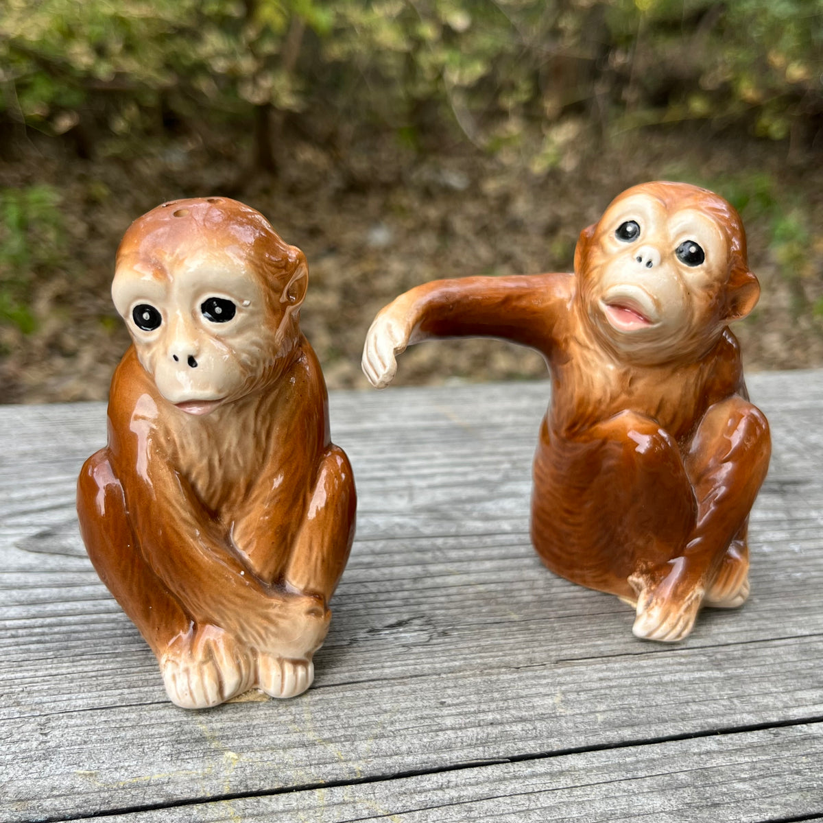 Vintage monkey salt n’ pepper shakers.