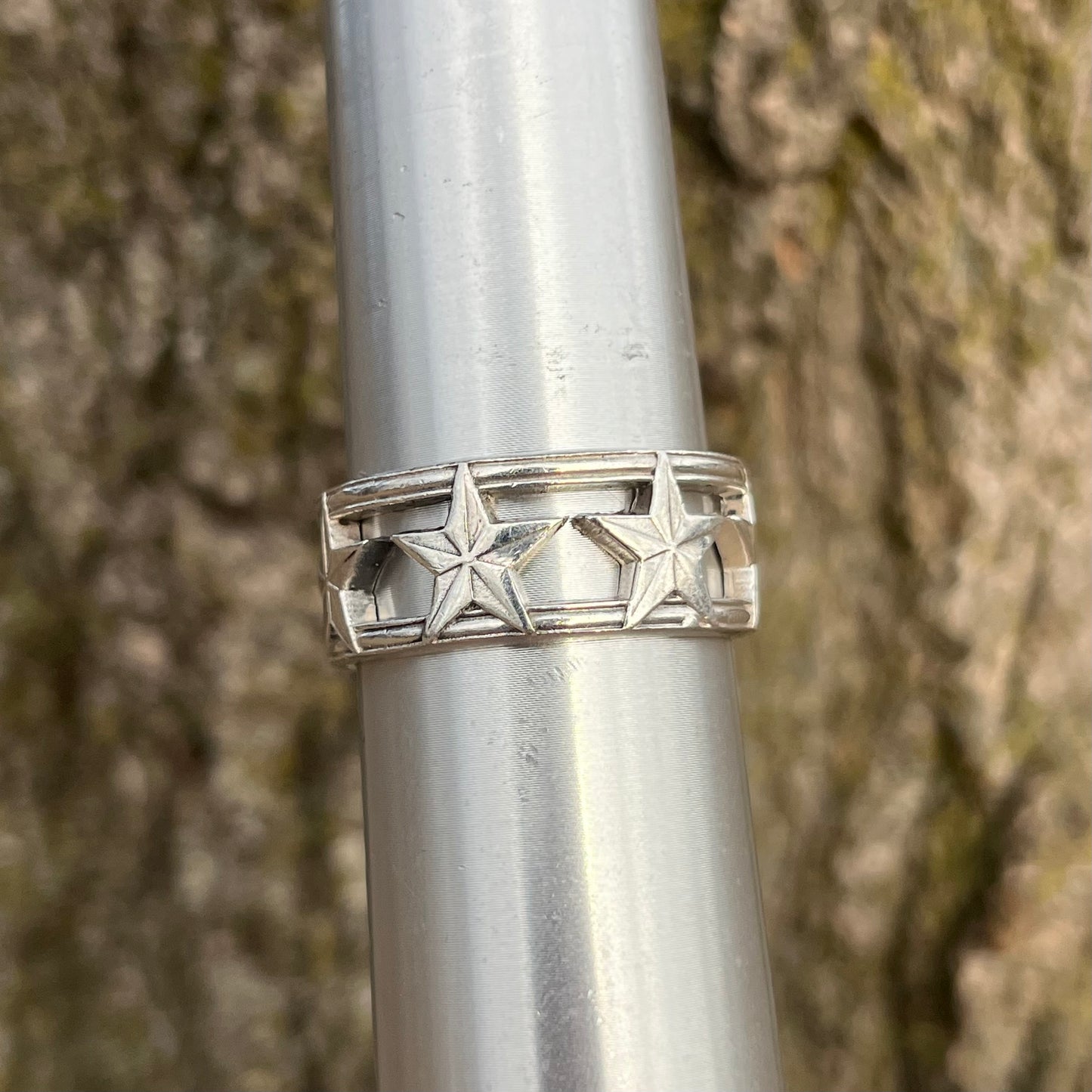 Vintage sterling silver star band. Size 13.