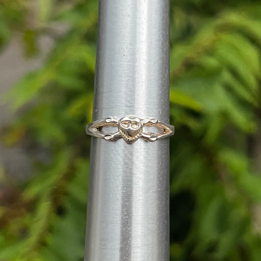 Vintage Sterling silver skully ring. Size 9.