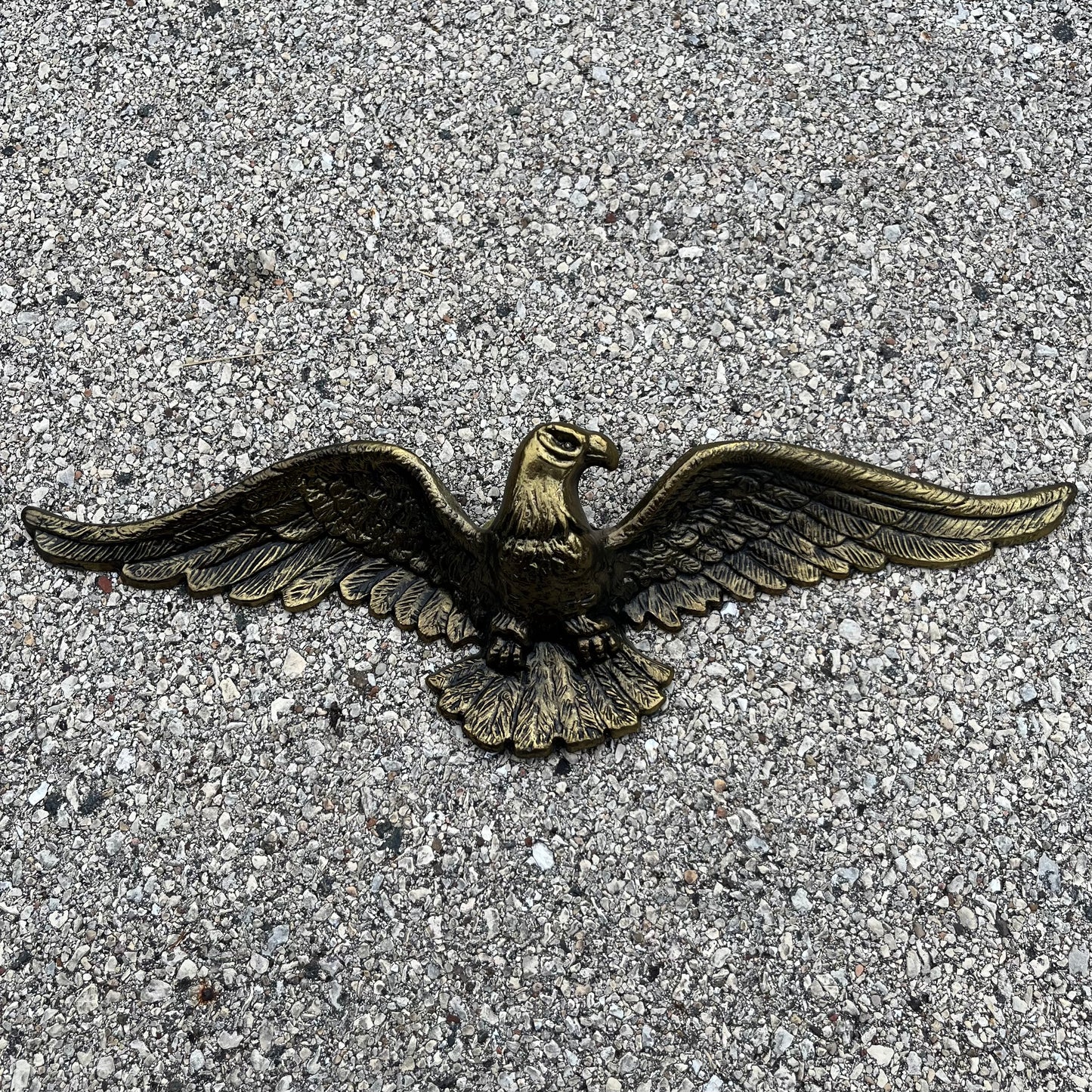 Vintage metal eagle wall hanger.
