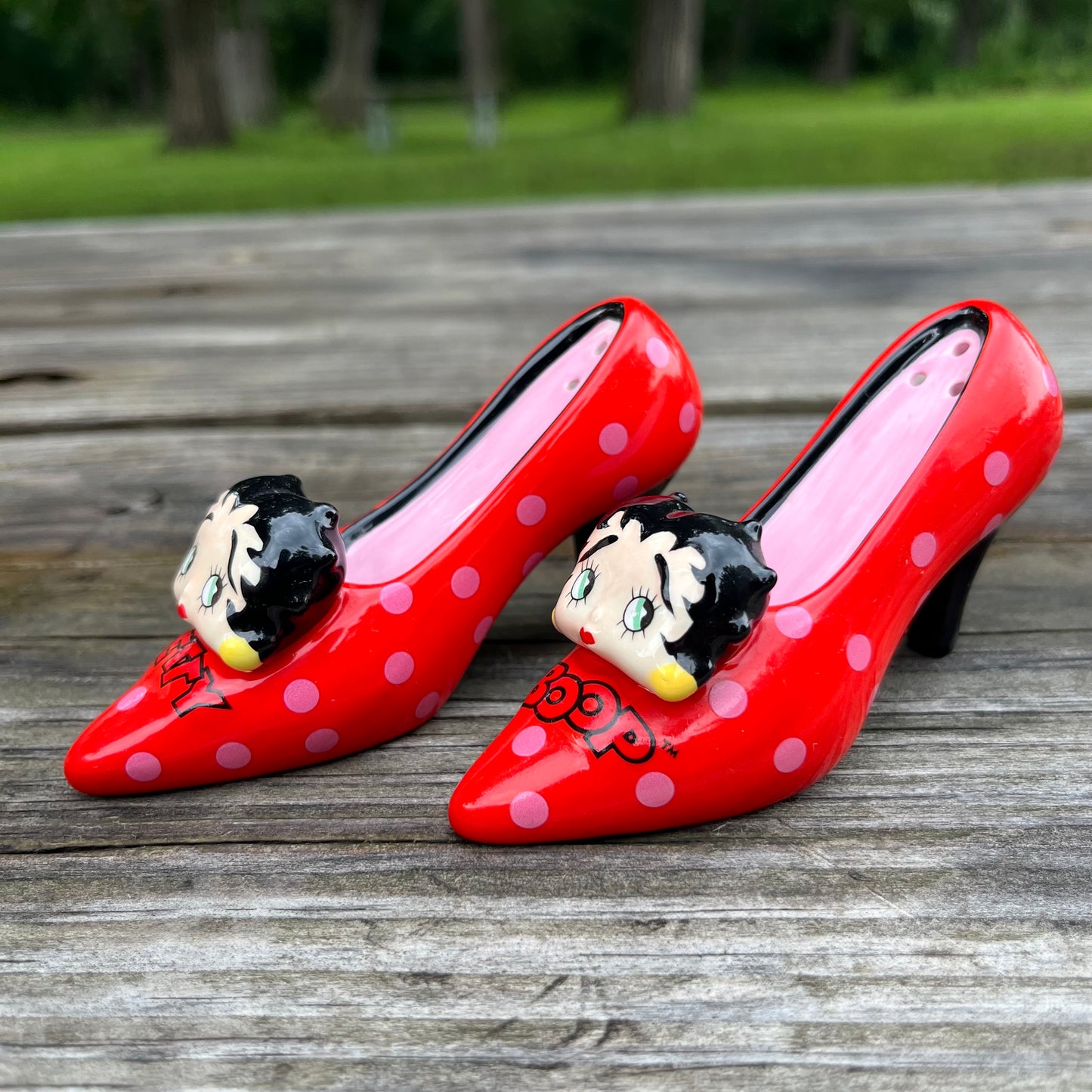 Y2K Betty Boop salt n' pepper heels.