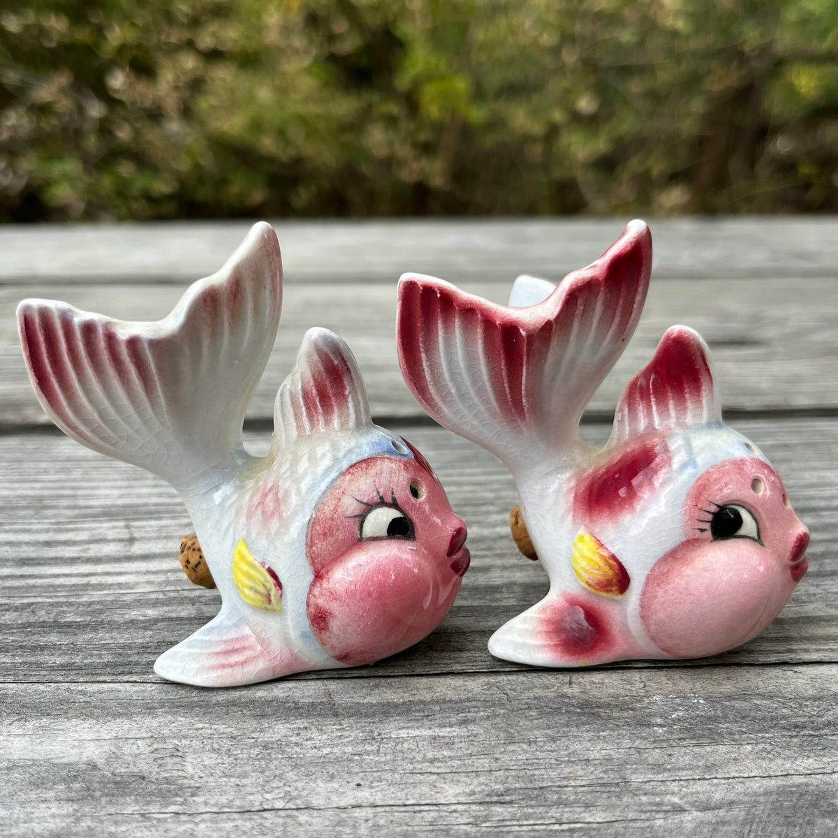 Vintage Pink fish salt n’ pepper shakers.