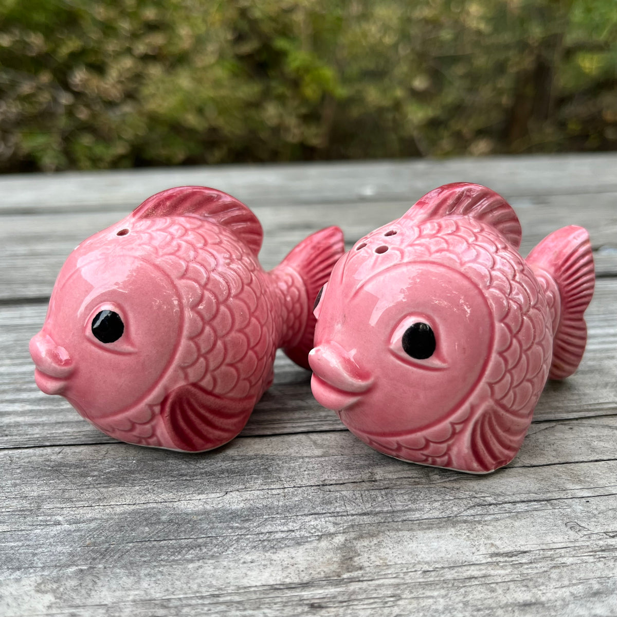 Vintage pink fish salt n’ pepper shakers.