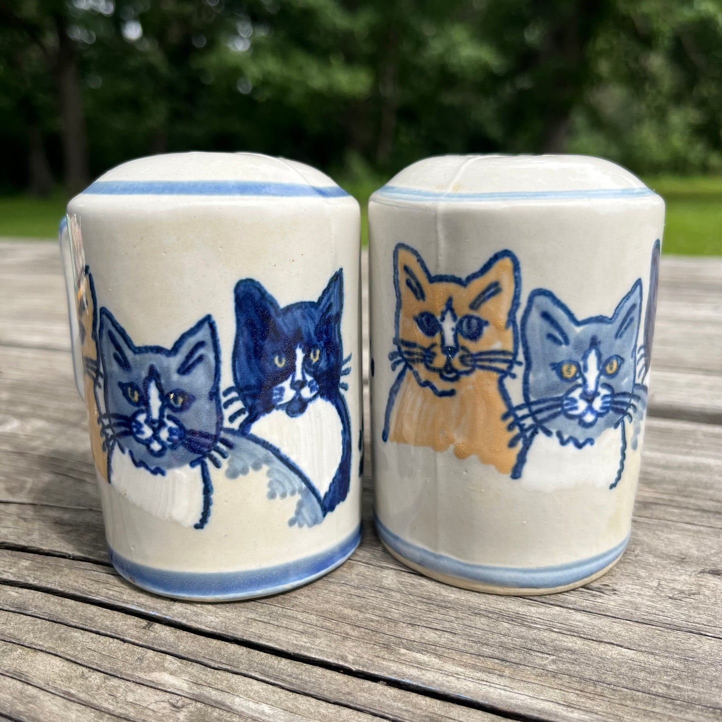 Vintage Louisville stoneware kitty salt n’ pepper shakers.