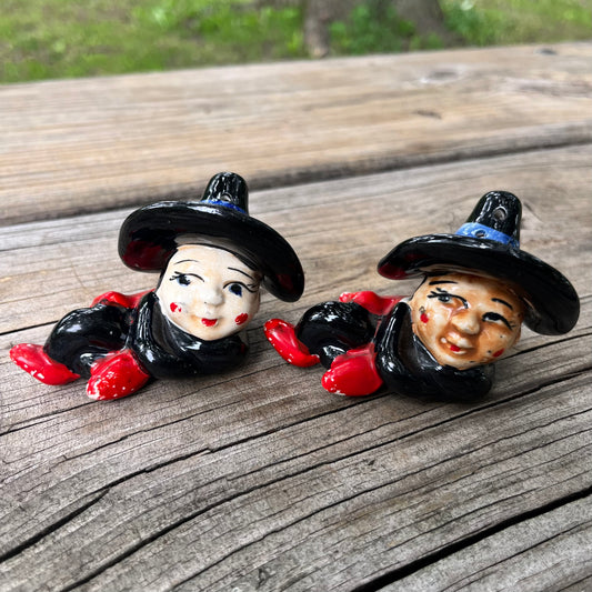 1950s Witchy salt n’ pepper shakers.