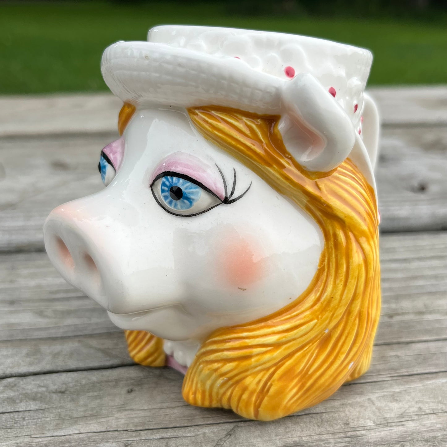 Vintage Miss Piggy mug.