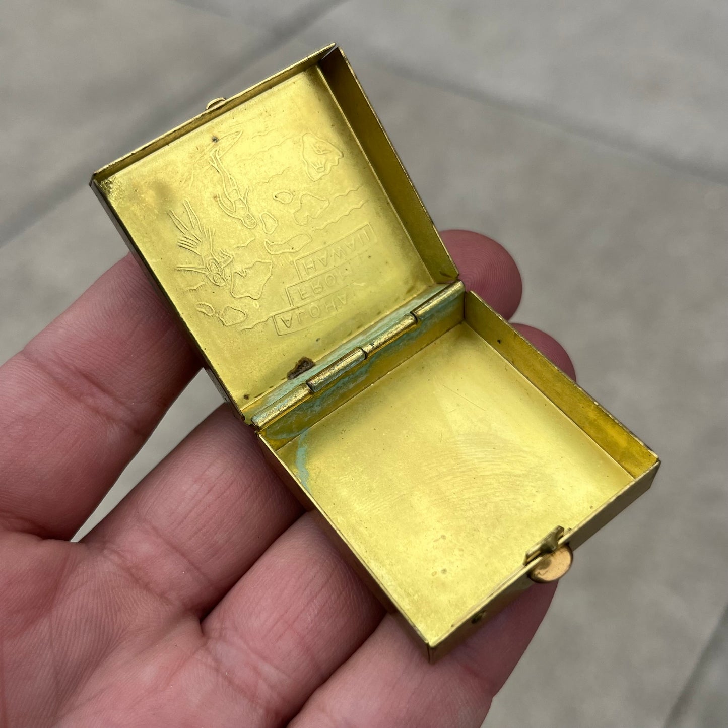 1950s Portable Hawaii ashtray.