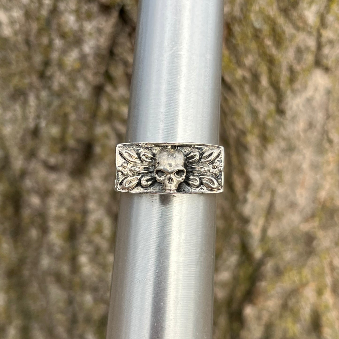 Vintage sterling silver skull ring. Size 12.