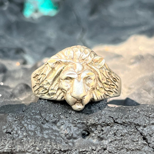 Vintage Sterling silver lion ring. Size 11.25.