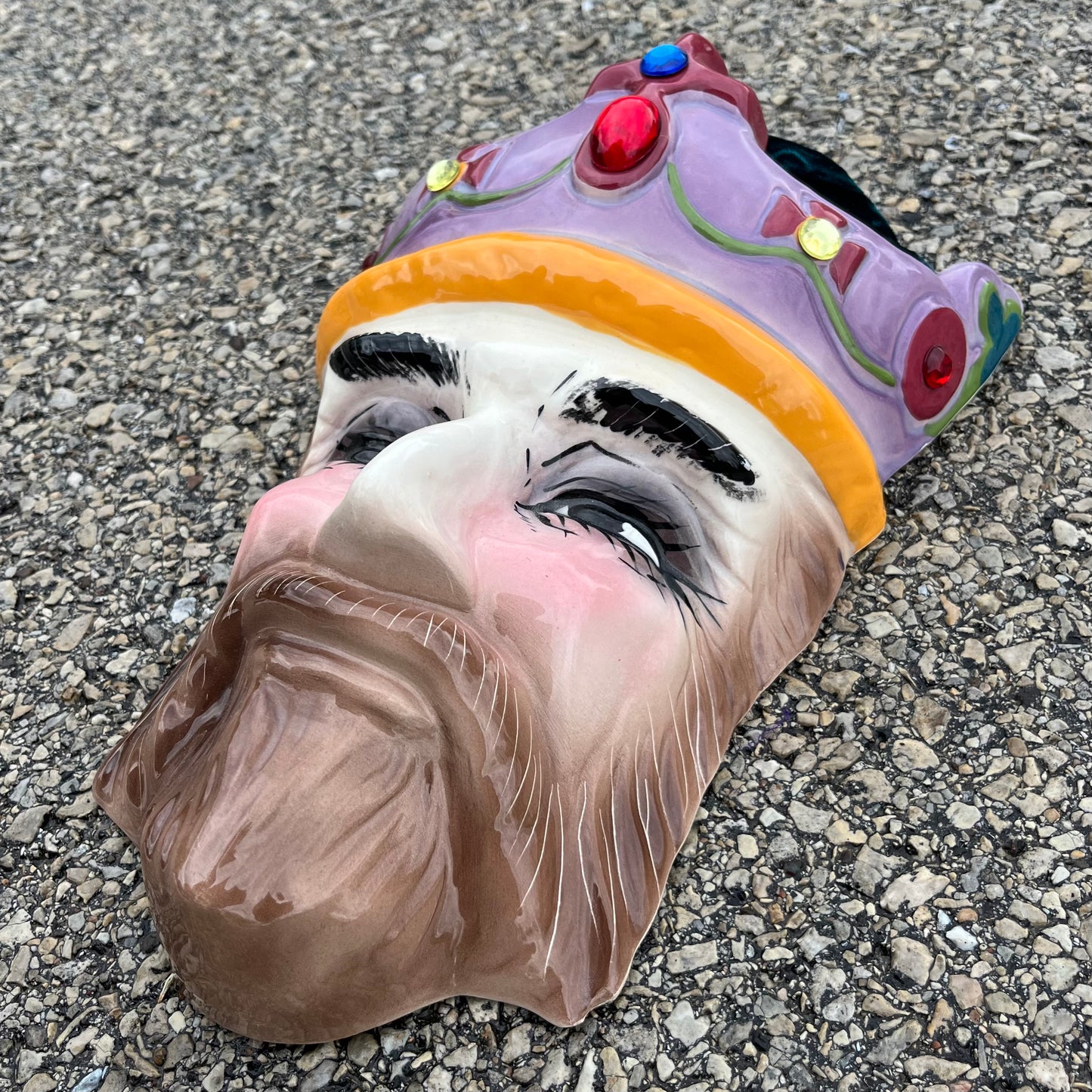 1991 Ceramic Las Vegas king mask.