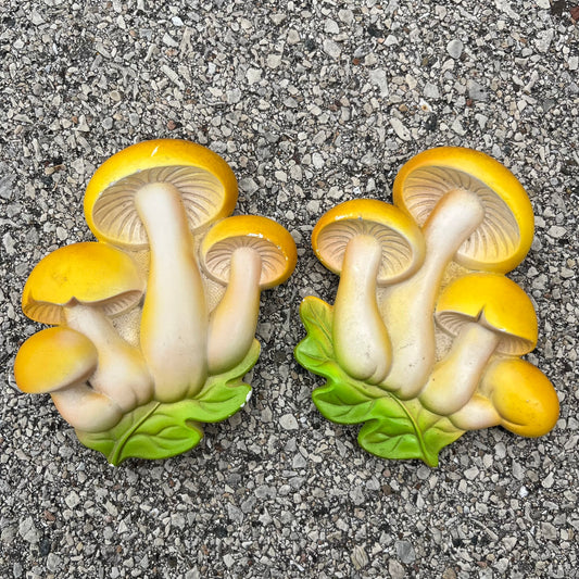 1978 Chalkware mushroom set.