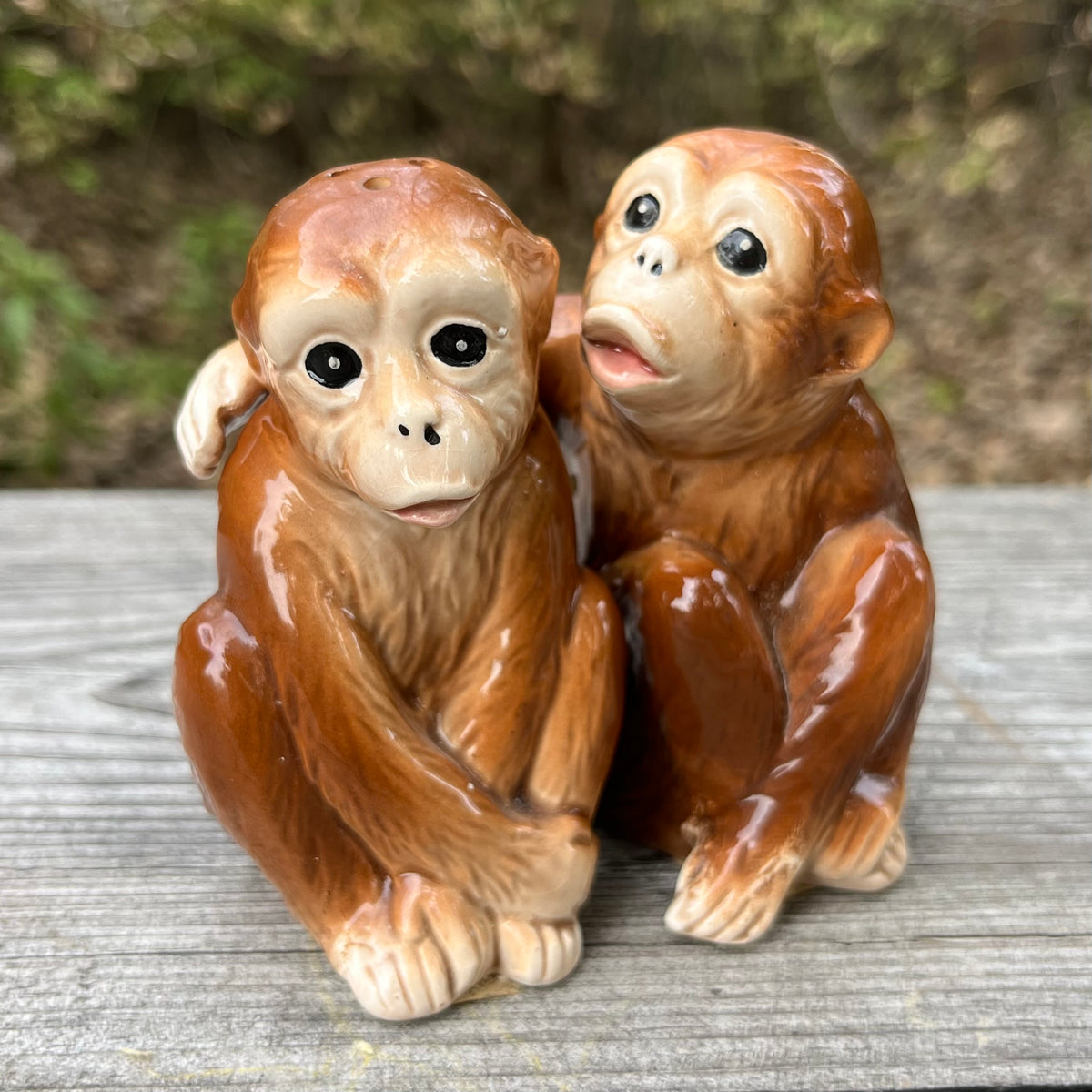 Vintage monkey salt n’ pepper shakers.