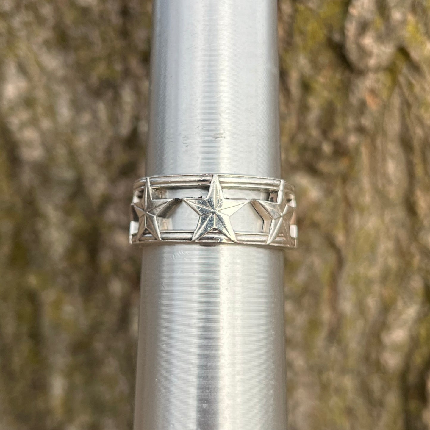Vintage sterling silver star band. Size 13.