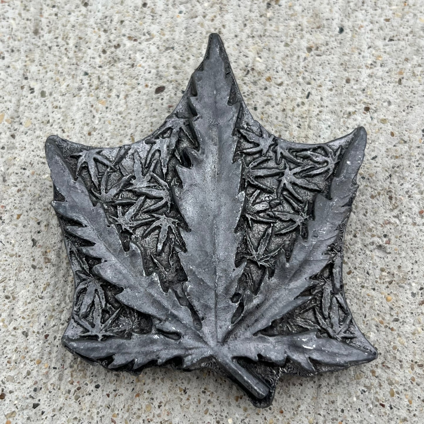 Vintage hemp leaf belt buckle.