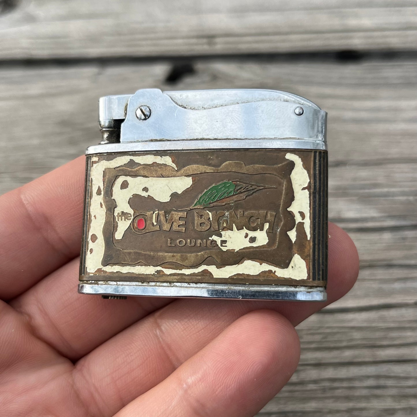 Vintage Olive branch lounge flat lighter.