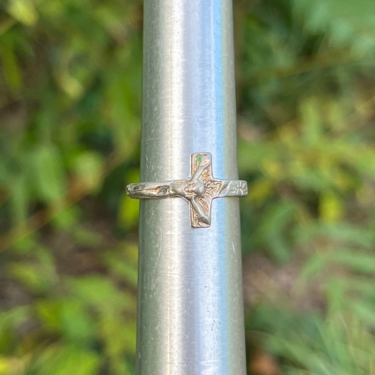 Vintage Sterling Silver crucifix ring. Size 7.