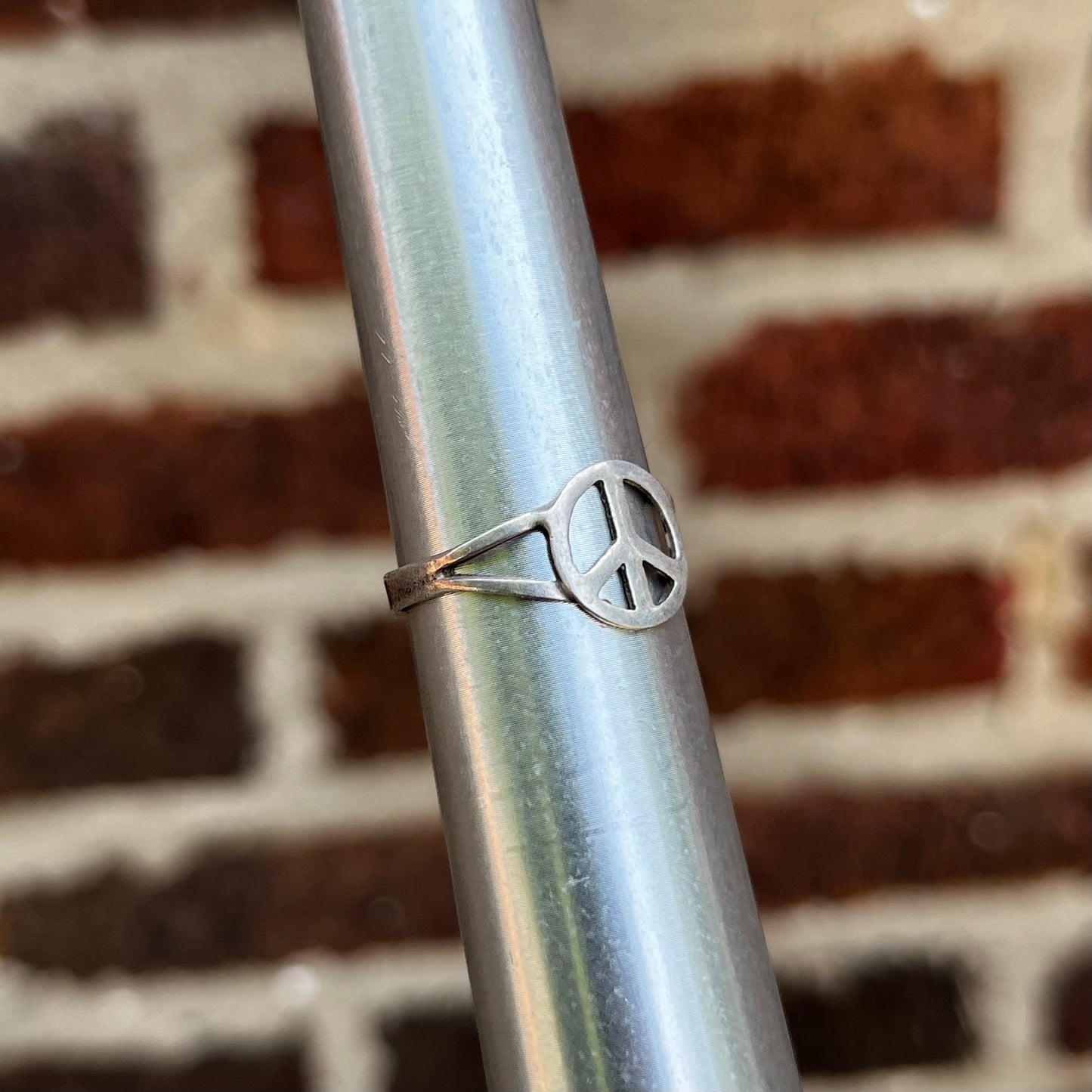 Vintage Sterling silver peace sign ring. Size 7.5