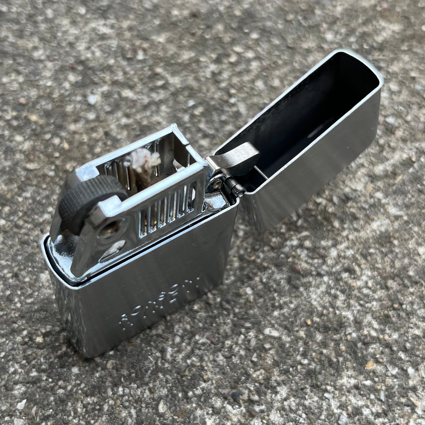 Vintage Ronson windproof flip lighter.