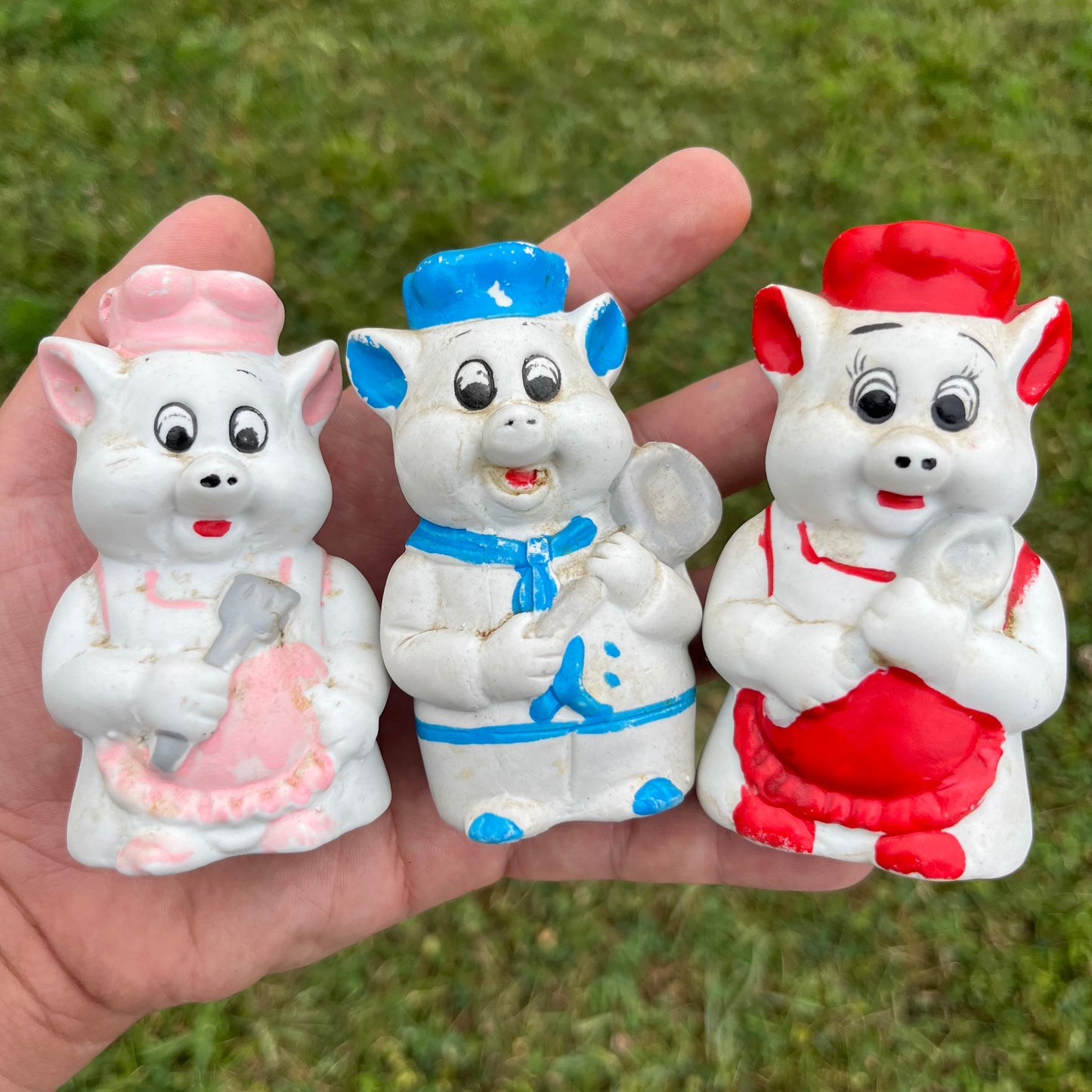Vintage three little pigs set.