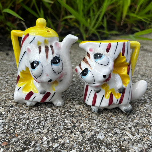 1950s Squirrely salt n’ pepper shakers.