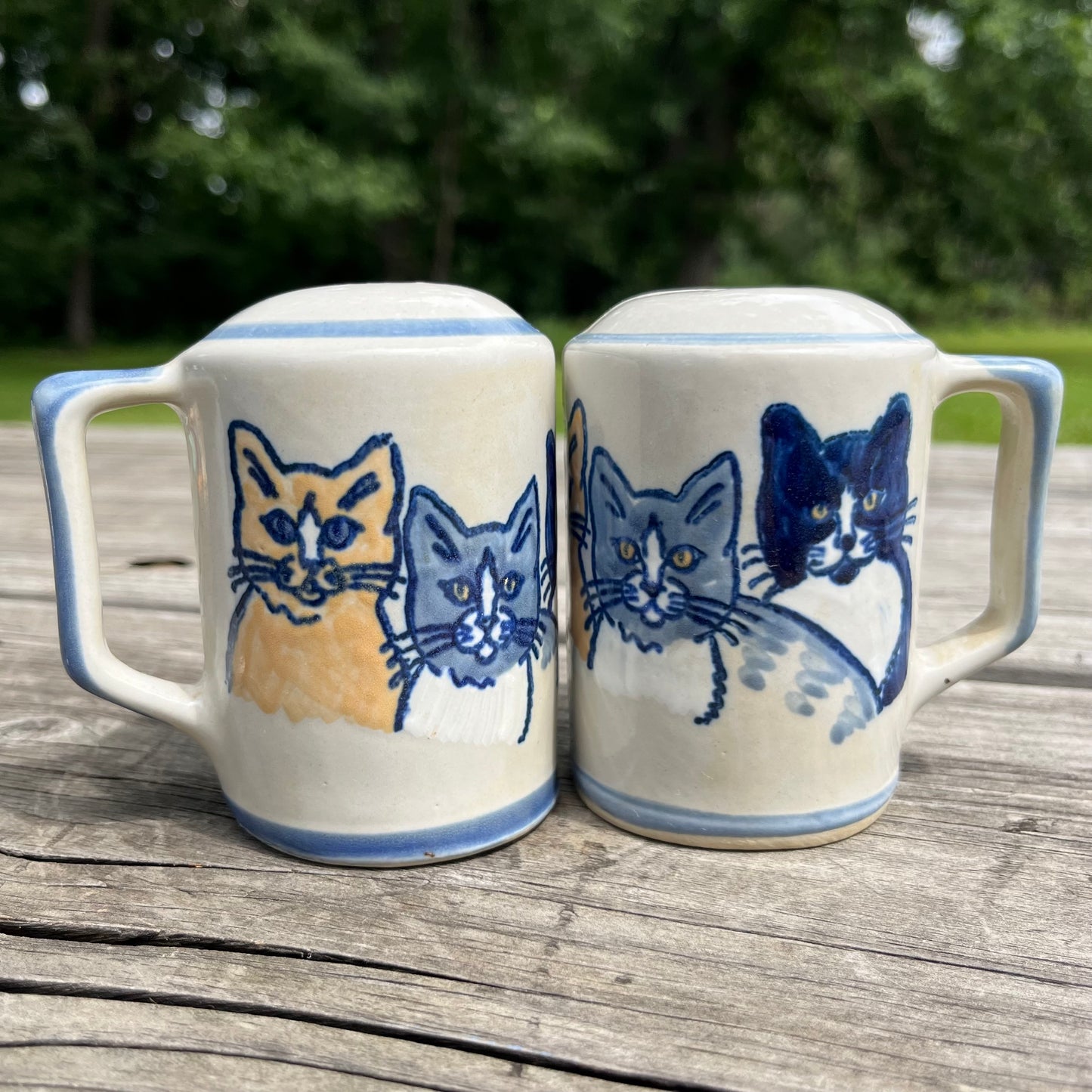 Vintage Louisville stoneware kitty salt n’ pepper shakers.