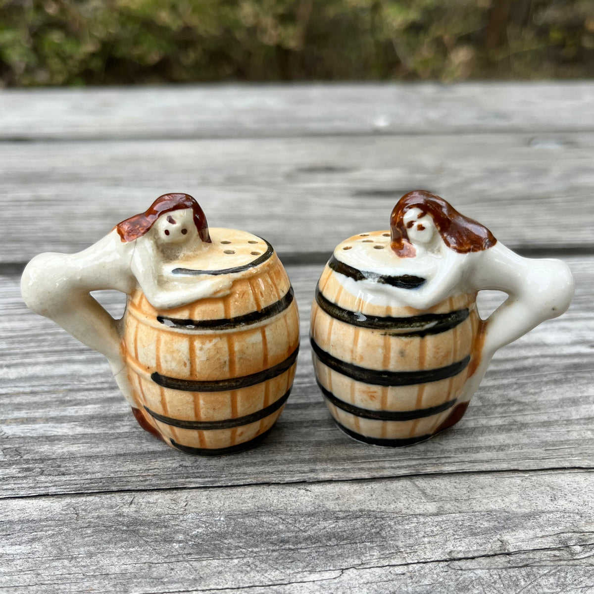 Vintage barrel babe salt n’ pepper shakers.