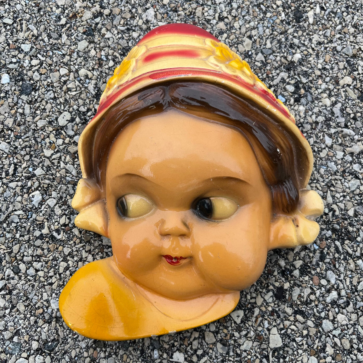 1940s Dutch chalkware string holder.